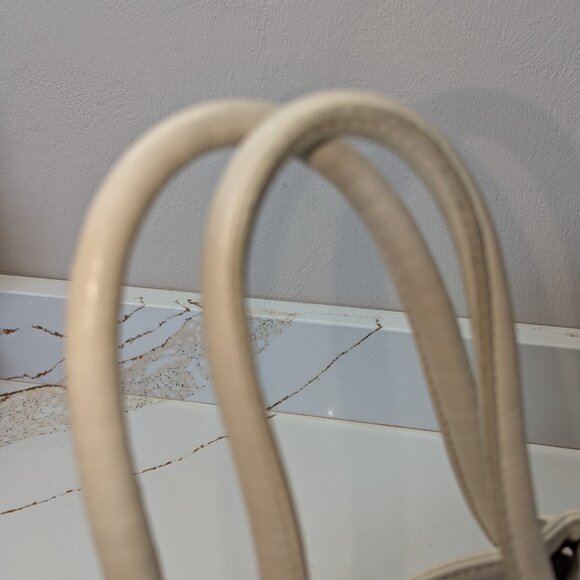 Furla Italian Luxury handbag in excellent condition - Picture 9 of 12